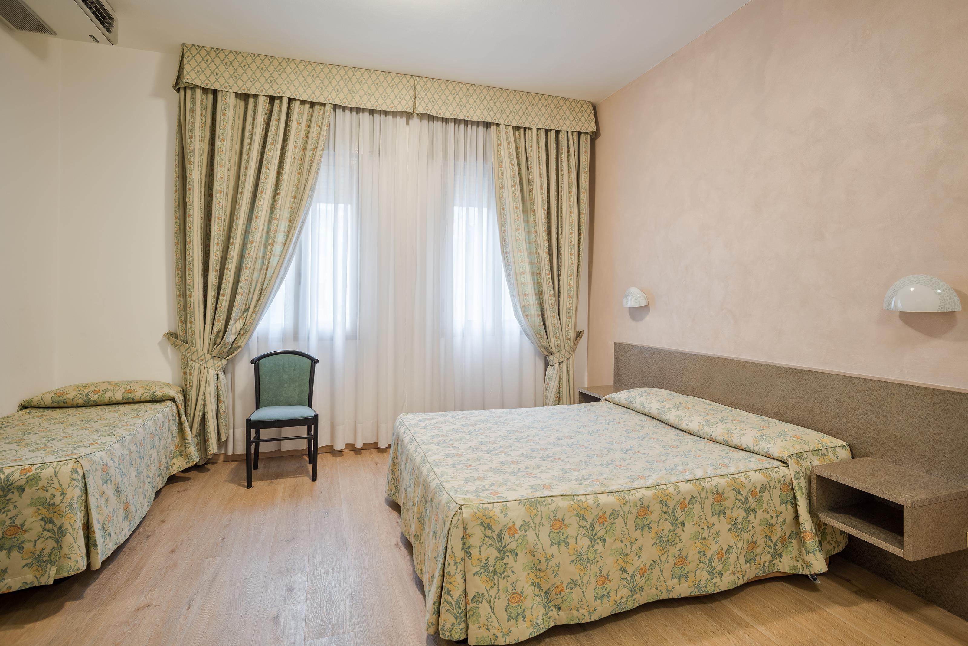 Hotel Garibaldi Mestre Exterior photo